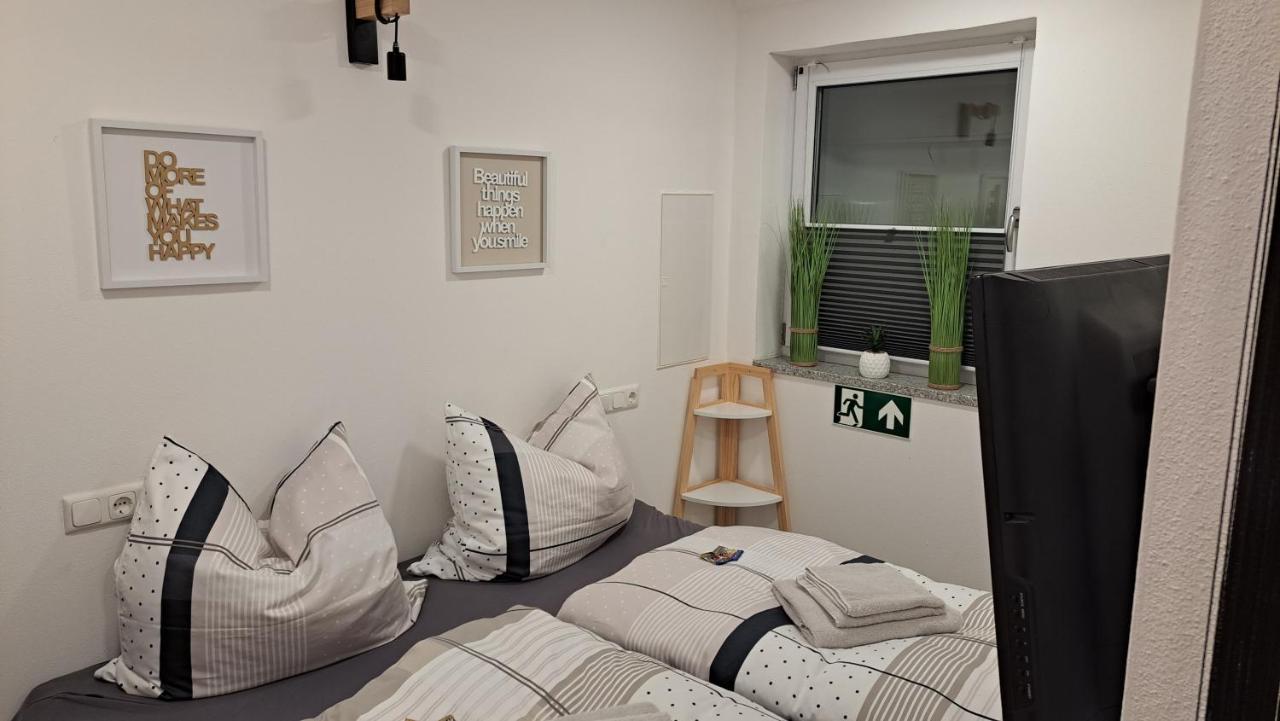 Appartment-Ferienwohnung Mit Kueche, Bad, Kostenlos Wlan, Modern Eingerichtet Roding Ngoại thất bức ảnh